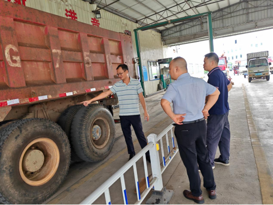 區(qū)交通運輸局深入機動車檢測站指導(dǎo)安全生產(chǎn)工作